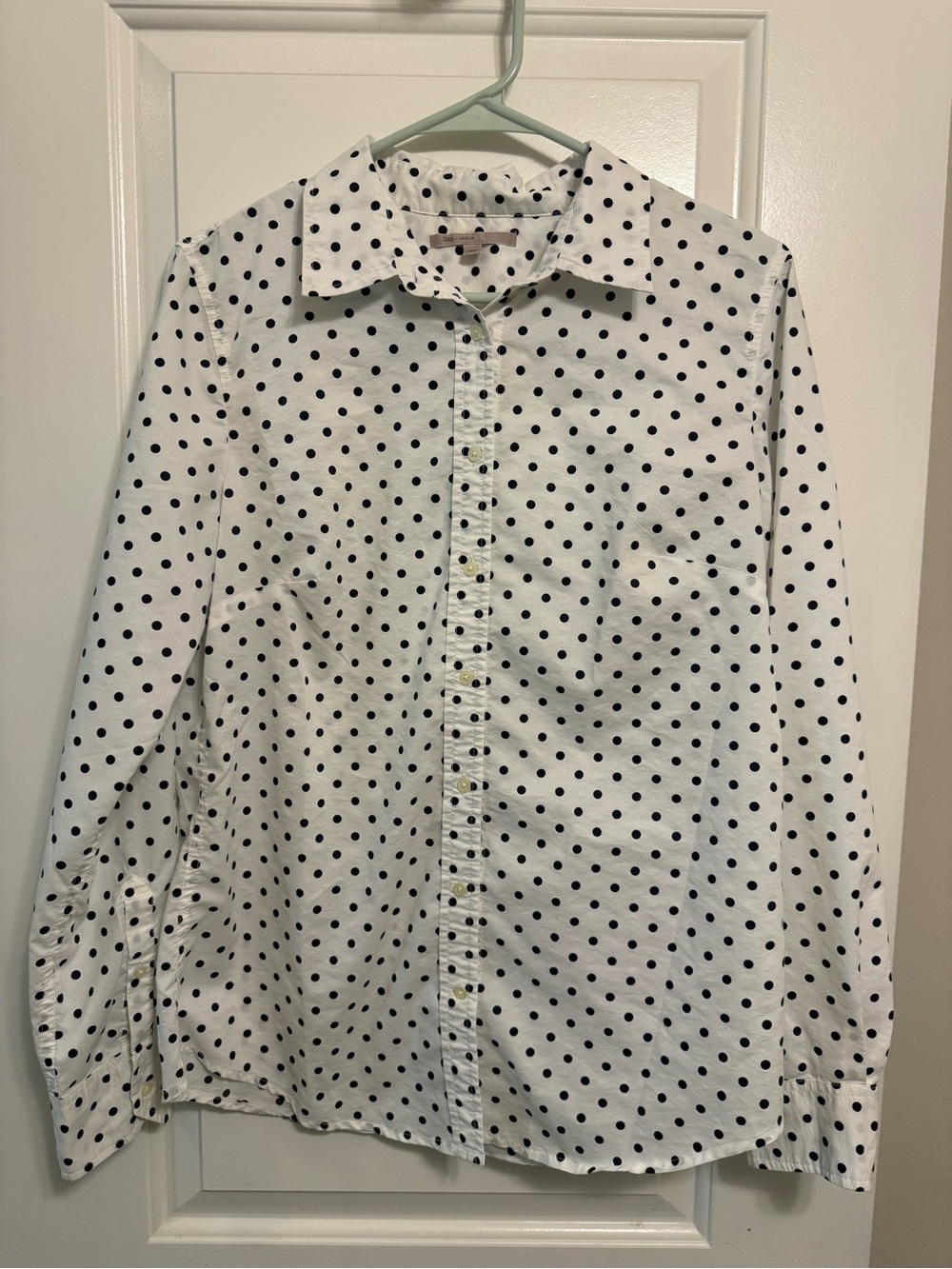 GAP White ‘The Perfect’ Button-Down Shirt with Navy Polka Dots